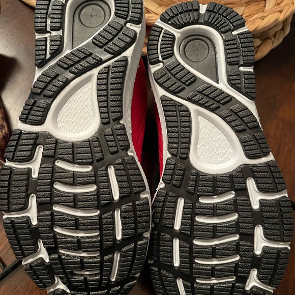 Boys UA Sneakers - Picture 3 of 4